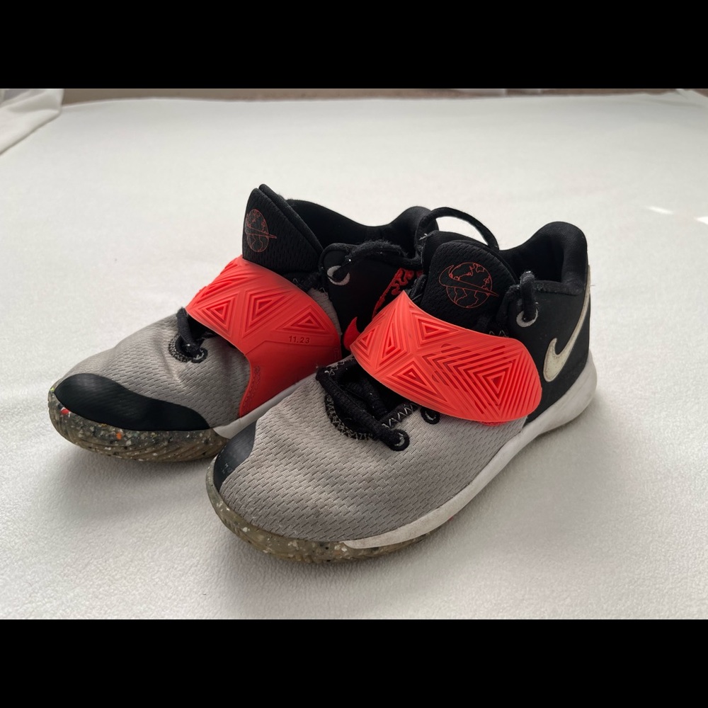 Size 1.5 Kyrie Irving 11.23
